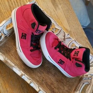DC Red & Black Skate Shoes, EUC Sz 1